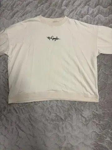 오버사이즈 T셔츠 크림색 자수 로고