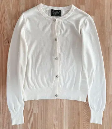 스나이델 snidel 비쥬 버튼 가디건 화이트 상의 니트