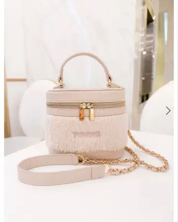 POMME embroidery fur vanity bag