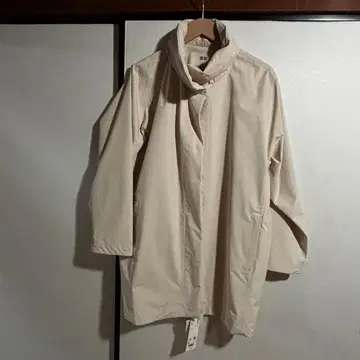 [ 새상품 미사용품 택 포함 ] 유니클로 블록 테크 하프 코트 베이지