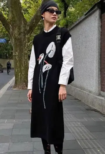 완판템 디자이너 꽃 패턴 슬리브리스 니트 원피스 블랙