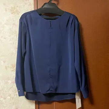 COHINA 골드 후크 드레이프감 블라우스