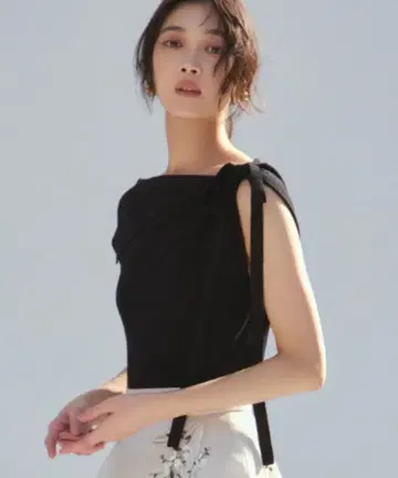 [ 새상품급 ] 아지메 넥 드레이프 니트 블랙 프레이 아이디