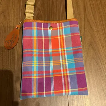 BRADY 체크 무늬 숄더백