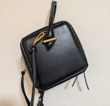 ZARA 스퀘어 숄더백