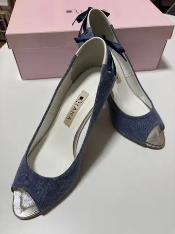 새상품급 DIANA 다이애나 백리본 데님 힐