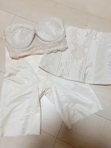 포 시스 앤 코. 브라이덜 이너 E70