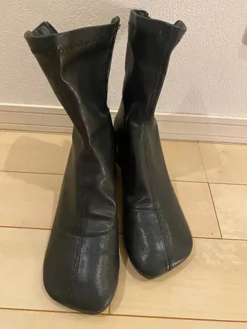 블랙 스퀘어토 부츠