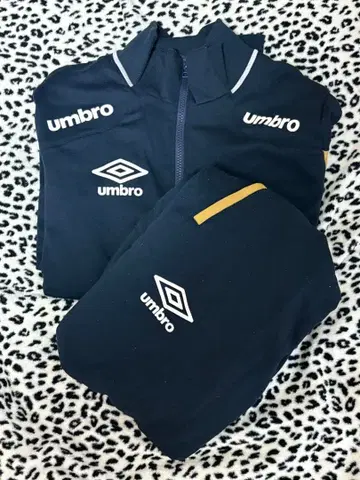 엄브로 트랙 자켓 셋업