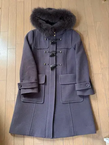 퍼 달린 그레이 더플 코트