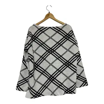 [ 새상품급 ] TONAL 토널 니트탑 화이트 블랙 디자인 38