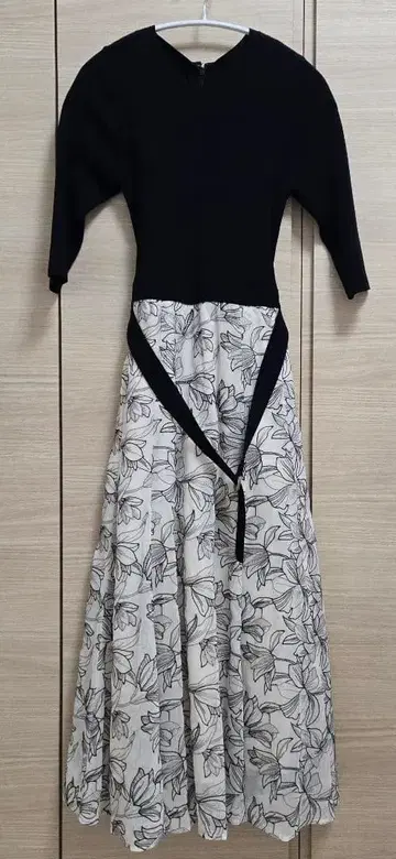 JUSGLITTY 자수 플라워 도킹 원피스