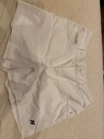 뉴발란스 화이트 숏팬츠