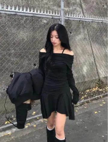 emmy 아지메헴 오프숄더 미니 원피스