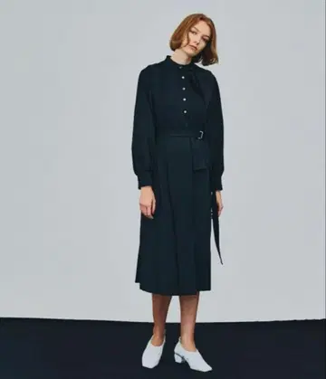 시착만 한 UNITED TOKYO 랩 프론트 아지메 원피스