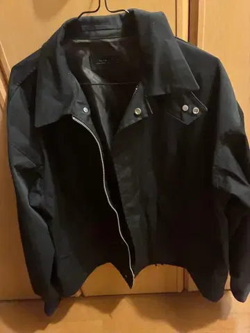 (새상품급) 블랙 지퍼 달린 캐주얼 자켓