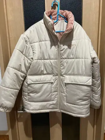 ROXY 크림색 다운 자켓