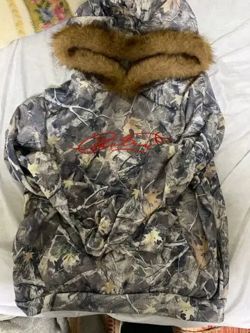 카모 패턴 퍼 후드티