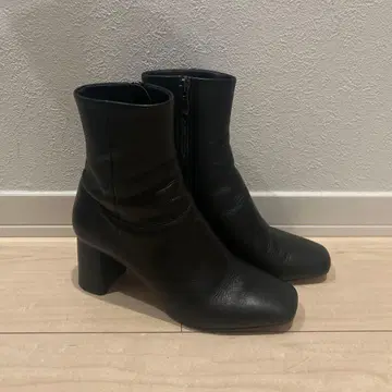 다이애나 스퀘어토 사이드 지퍼 숏부츠 블랙 22.5cm