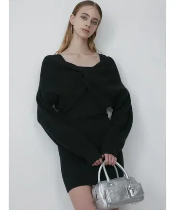 블랙 크로스오버 넥 미니 원피스