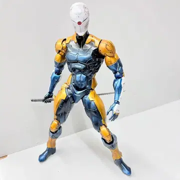 플레이 아츠 사이보그 닌자 메탈기어 솔리드