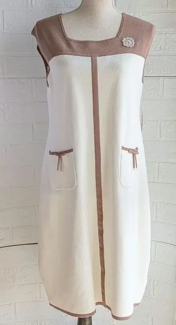 슈퍼 뷰티 새상품 슬리브리스 원피스 42