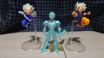 드래곤볼 손오공 베지터 메탈 쿠우라 피규어