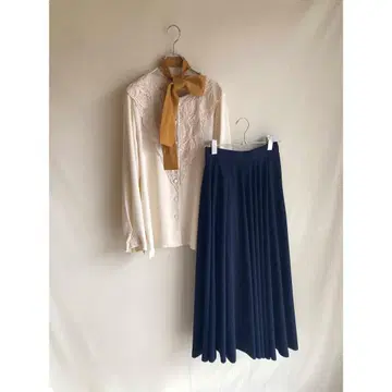 Used 클래식한 분위기 네이비 턱 드레이프 플레어 롱 스커트