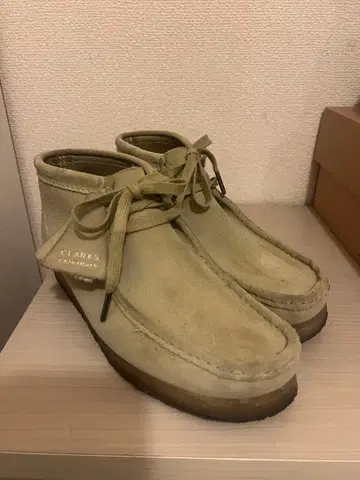 CLARKS 왈라비 베이지