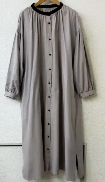 blue willow 미사용 새상품 CR 트윌 배색 원피스 베이지