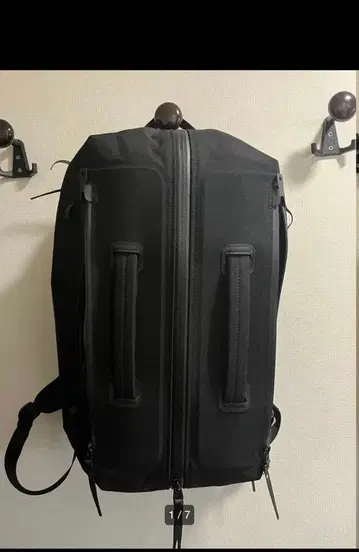 블랙 엠버 백팩