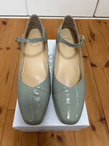 새상품급 히미코 24cm 스트랩 펌프스 천연 가죽