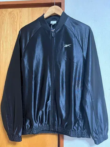 미사용 새상품 Reebok 블랙 저지