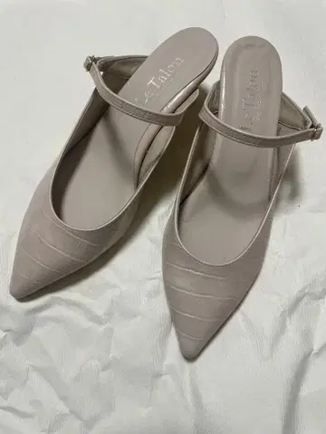 Le Talon 베이지 악어 엠보싱 펌프스