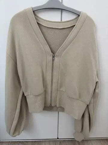 베이지 지퍼 크롭 맨투맨