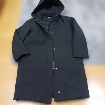 유니클로 하이브리드 다운 코트 M 블랙