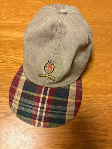 타미힐피거 베이지 체크 캡