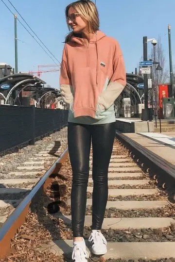 adidas 하프 지퍼 트레이닝복 사이즈 S