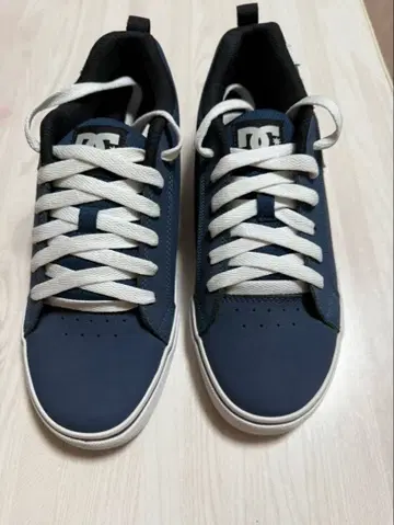 DC 네이비 스니커즈