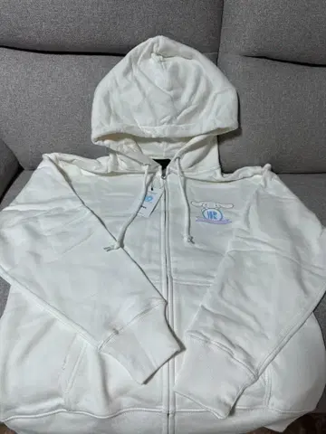 시나모롤과 RAVEL의 공식 콜라보 후드티