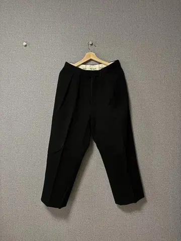 NEAT 오니 카루제 와이드 슬랙스 블랙