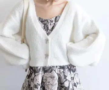 RANDA 화이트 니트 가디건 V넥 프리 사이즈 미사용품