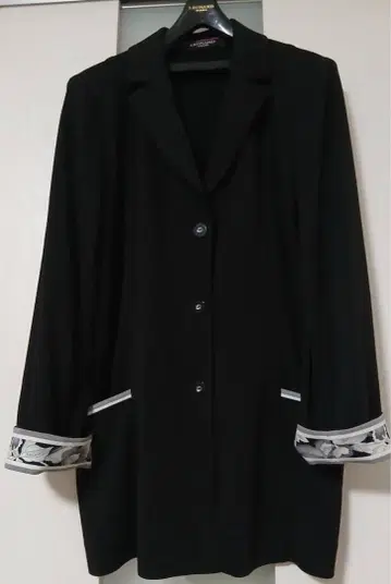 컨디션 최상 레오나르 칸칸 소프트 자켓 가디건 42