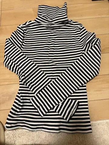 Ray BEAMS 스트라이프 터틀넥 긴팔