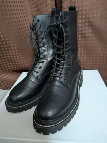 이볼 스티치 코바 레이스업 부츠