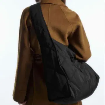 COS 오버 사이즈 퀼트 백 OVERSIZED QUILTED BAG