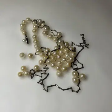 펄과 금속의 목걸이 패션