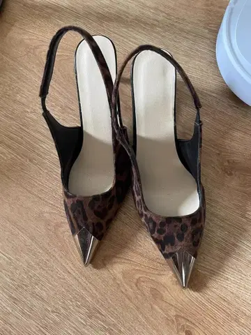 레오파드 무늬 스틸레토 펌프스