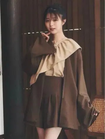 moi tytto 프릴 코듀로이 블라우스 베이지