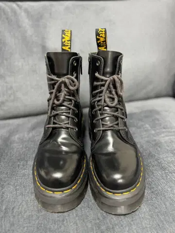 닥터마틴 8홀 부츠